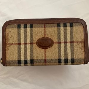 Buberry's Long Zippy Wallet